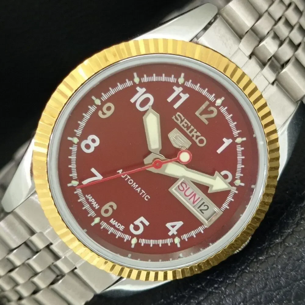 Vintage 1973 Seiko Automatic Mens Silver Watch W/daydate & Red accents